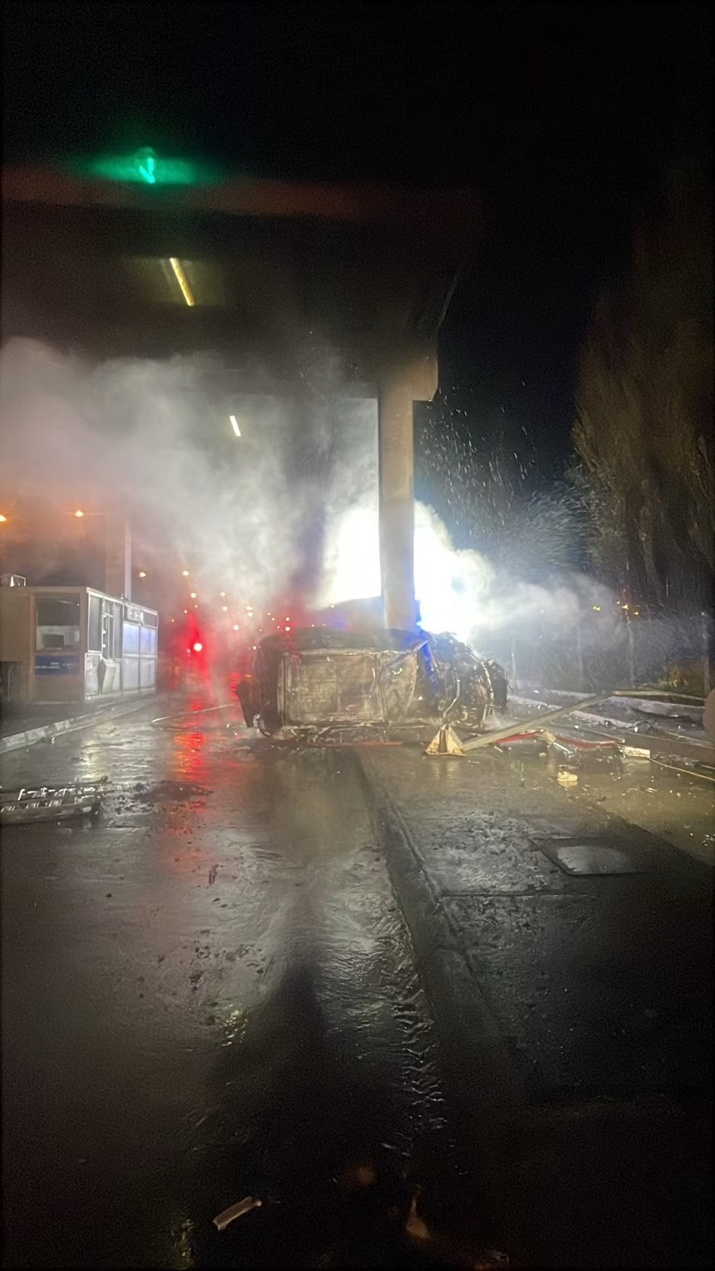 *Una persona muere tras choque* e incendio de vehículo en peaje de acceso norte a Puerto Varas