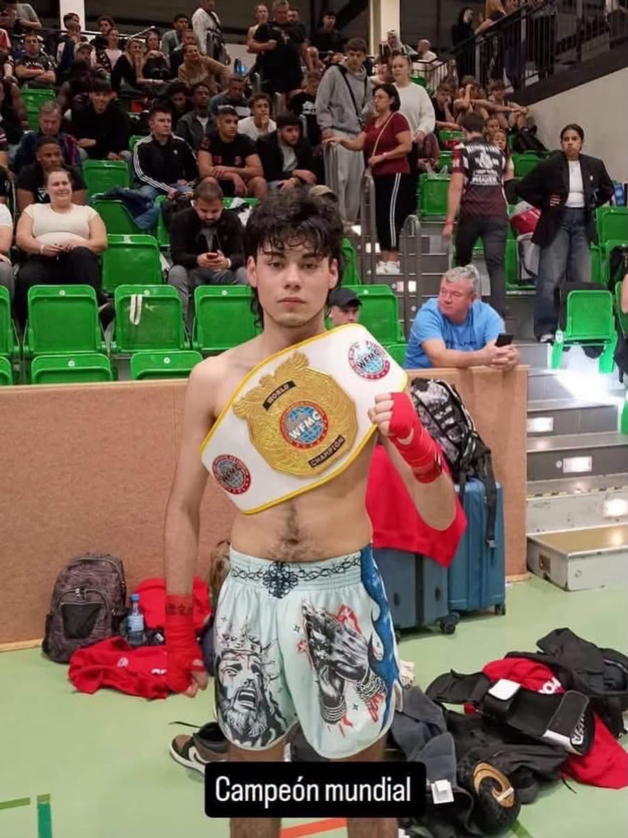 Joven puertovarino Alexis Casanova se corona *campeón mundial de Kickboxing*