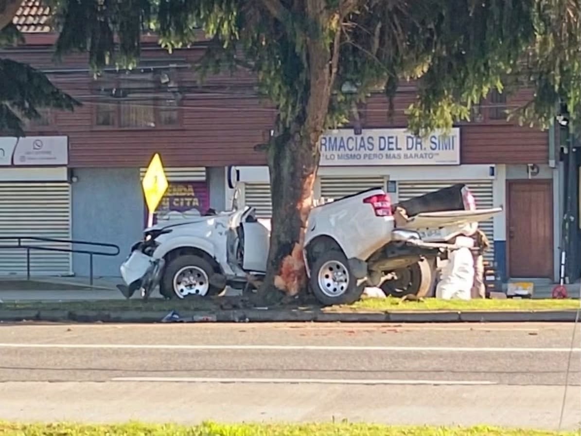 Un fallecido deja choque de camioneta contra un árbol en avenida Presidente Ibáñez de Puerto Montt
