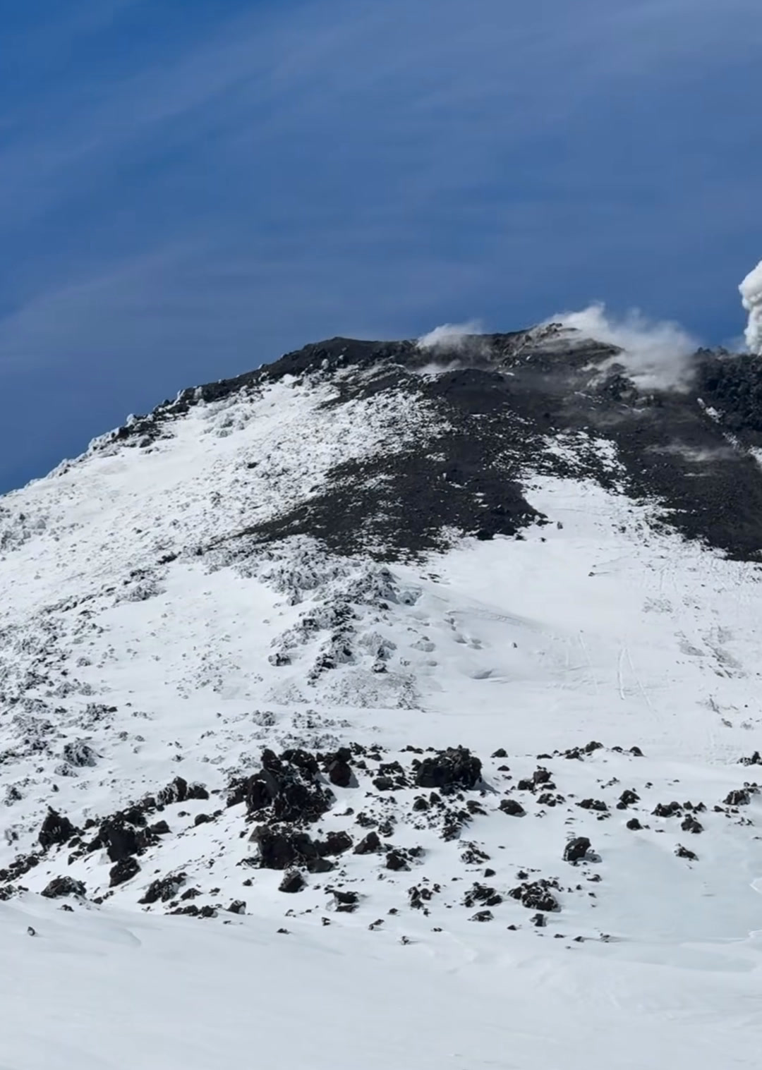 Nevados de Chillán registra un sismo con señal acústica y sigue en alerta amarilla