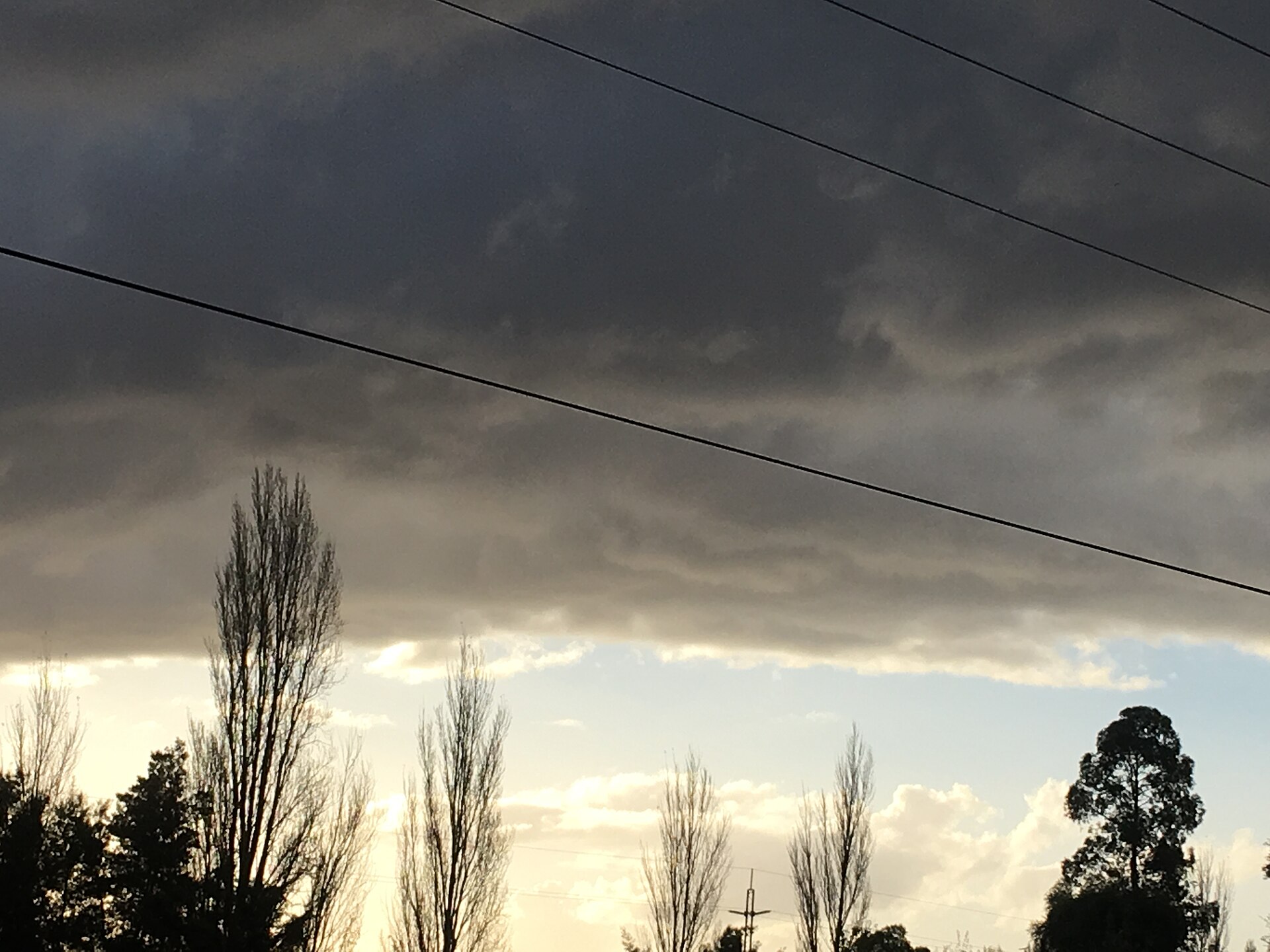 Aviso por posibles tornados y tormentas eléctricas en Los Lagos: cómo protegerse