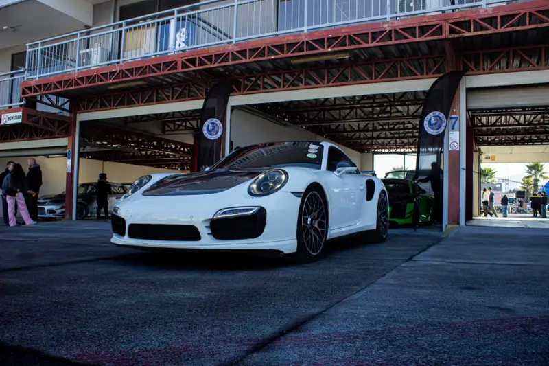 El Cazador 911 en boxes